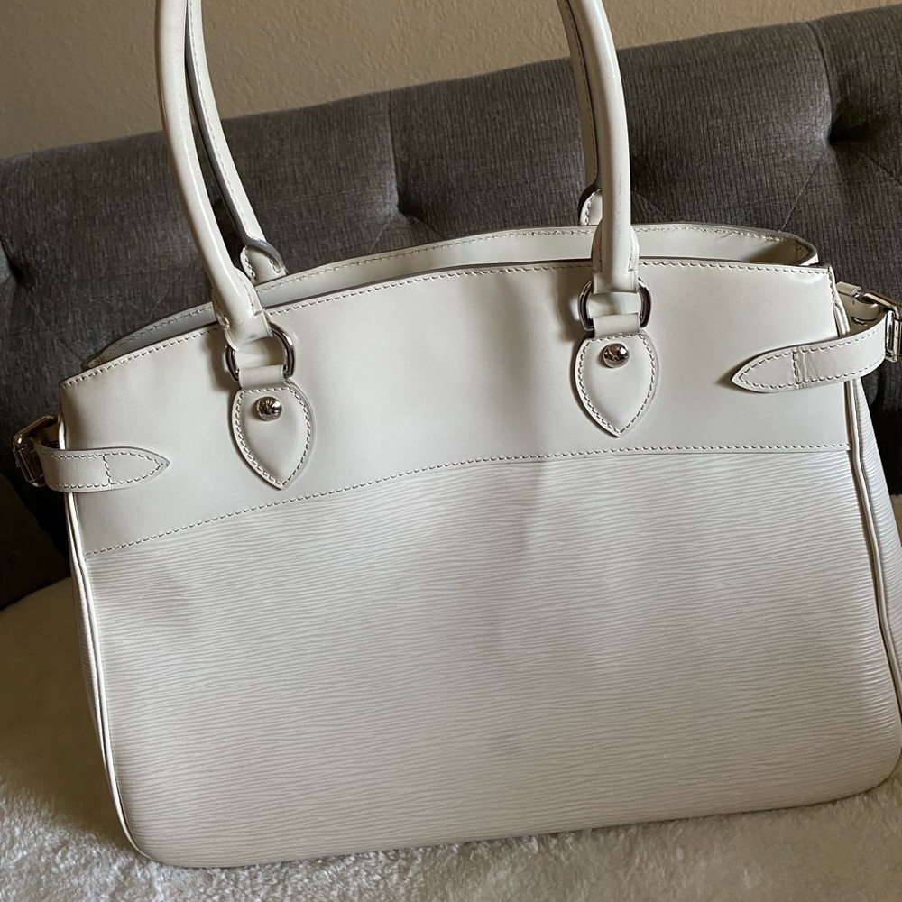 SALE!LOUIS VUITTON Passy EPI GM Ivoire Satchel - Picture 16 of 16